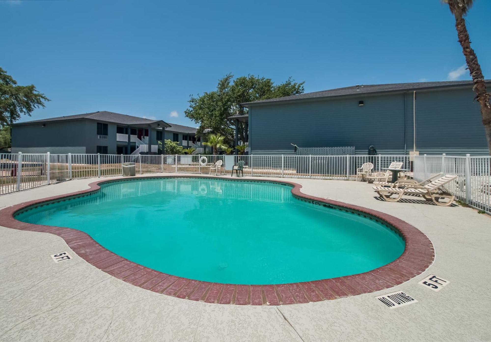 Econo Lodge Inn & Suites Fulton - Rockport Exterior foto
